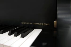 Steinway-design on Boston fallboard
